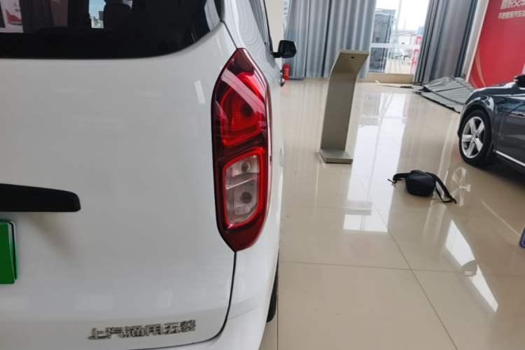 Used Wuling Hongguang New Energy 2024 All-Electric Model 300KM Standard Version Right Rear Taillight