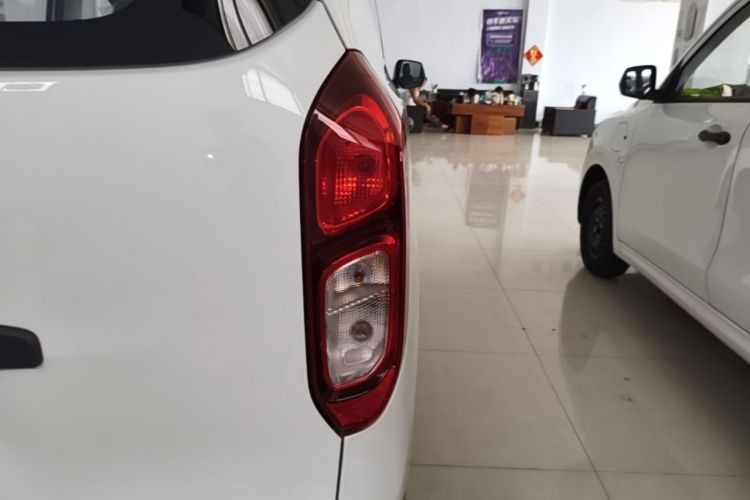 Used Wuling Hongguang New Energy 2024 All-Electric Model 300KM Standard Version Right Rear Taillight