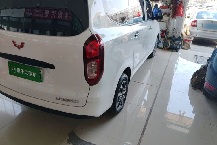 Used Wuling Hongguang New Energy 2024 All-Electric Model 300KM Practical Version Right Rear Taillight
