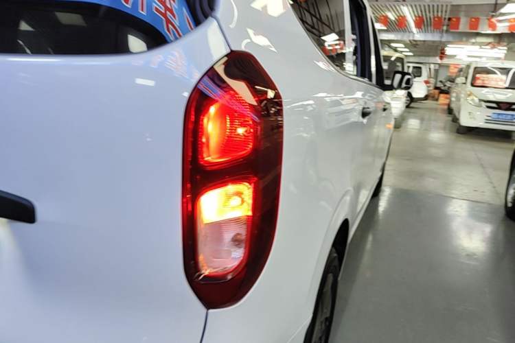 Used Wuling Hongguang New Energy 2024 All-Electric Model 300KM Standard Version Right Rear Taillight