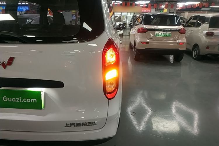 Used Wuling Hongguang New Energy 2024 All-Electric Model 300KM Standard Version Right Rear Taillight