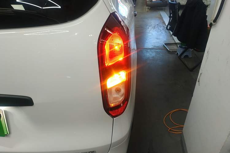 Used Wuling Hongguang New Energy 2024 All-Electric Model 300KM Standard Version Right Rear Taillight