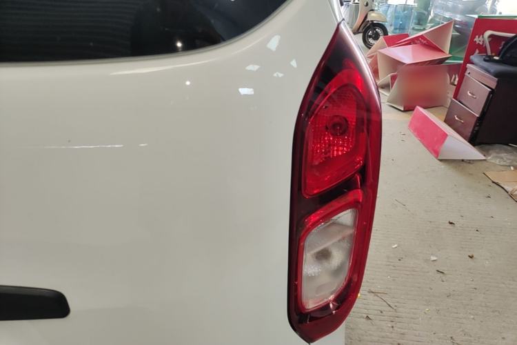 Used Wuling Hongguang New Energy 2024 All-Electric Model 300KM Standard Version Right Rear Taillight