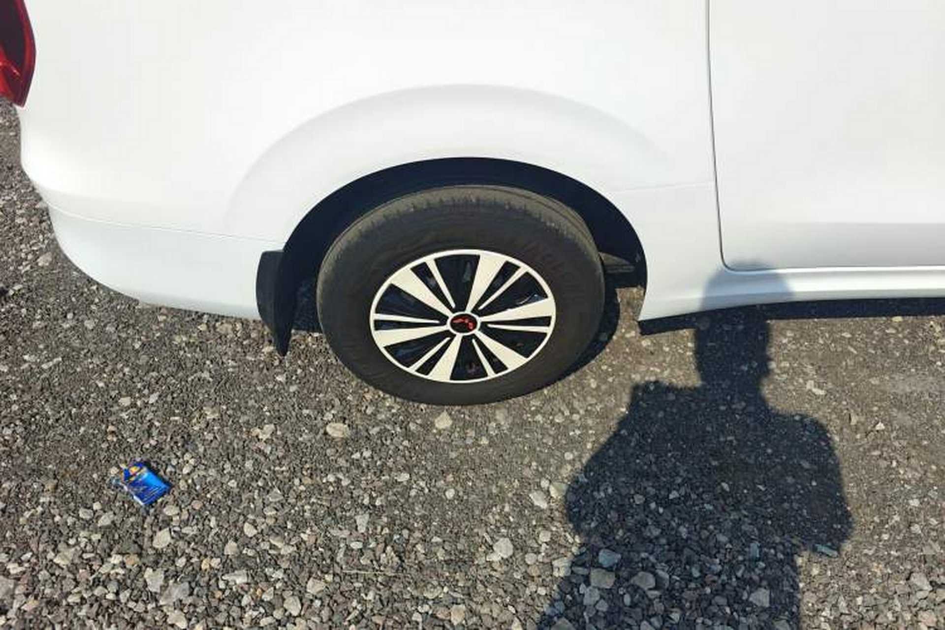 Used Wuling Hongguang New Energy 2024 All-Electric Model 300KM Practical Version Right Rear Wheel Hub