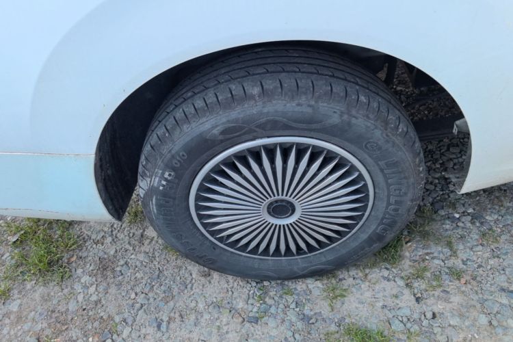 Used Wuling Hongguang New Energy 2024 All-Electric Model 300KM Standard Version Right Rear Wheel Hub