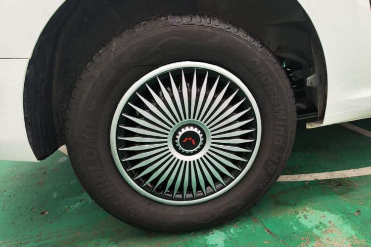 Used Wuling Hongguang New Energy 2024 All-Electric Model 300KM Practical Version Right Rear Wheel Hub