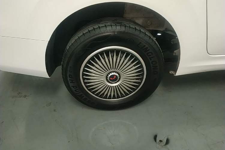 Used Wuling Hongguang New Energy 2024 All-Electric Model 300KM Standard Version Right Rear Wheel Hub