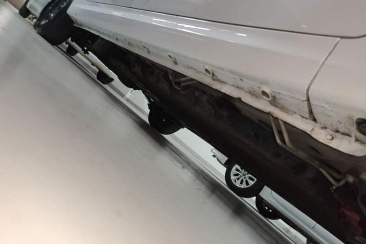 Used Wuling Hongguang New Energy 2024 All-Electric Model 300KM Standard Version Right Side Sill