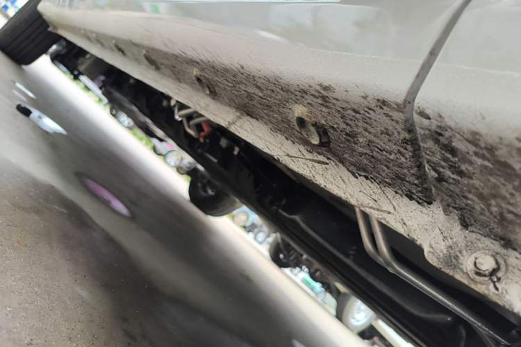 Used Wuling Hongguang New Energy 2024 All-Electric Model 300KM Standard Version Right Side Sill