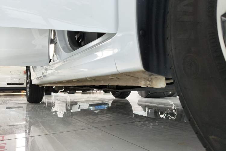 Used Wuling Hongguang New Energy 2024 All-Electric Model 300KM Standard Version Right Side Sill
