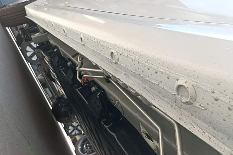Used Wuling Hongguang New Energy 2024 All-Electric Model 300KM Standard Version Right Side Sill
