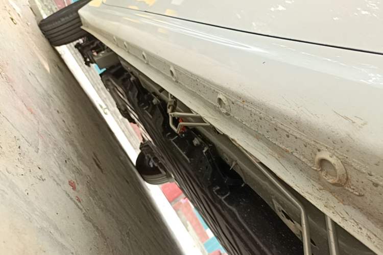 Used Wuling Hongguang New Energy 2024 All-Electric Model 300KM Standard Version Right Side Sill