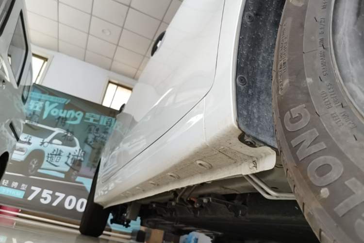 Used Wuling Hongguang New Energy 2024 All-Electric Model 300KM Standard Version Right Side Sill