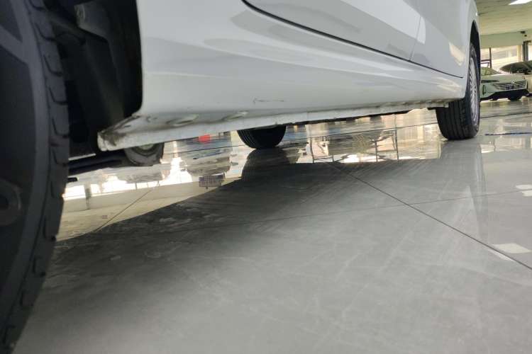Used Wuling Hongguang New Energy 2024 All-Electric Model 300KM Standard Version Right Side Sill