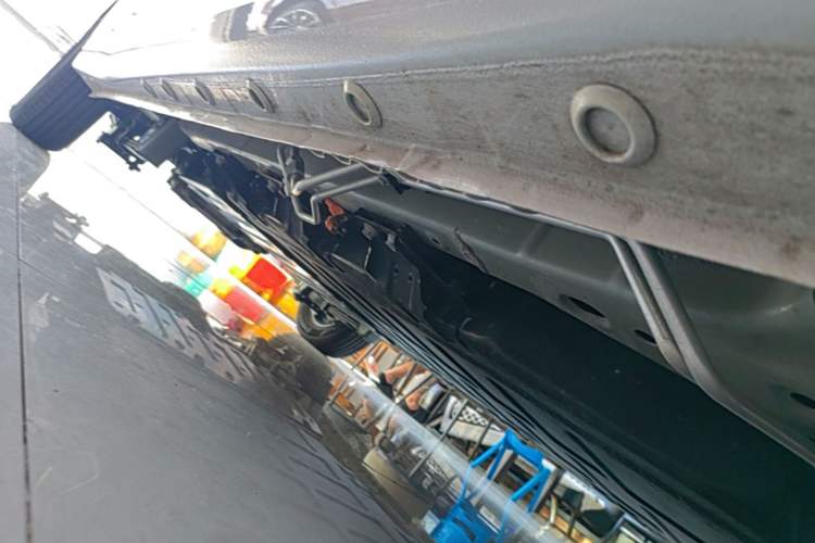 Used Wuling Hongguang New Energy 2024 All-Electric Model 300KM Standard Version Right Side Sill