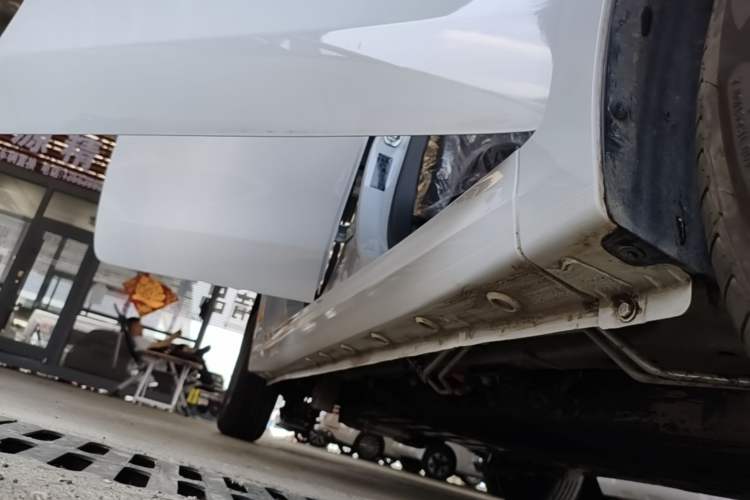 Used Wuling Hongguang New Energy 2024 All-Electric Model 300KM Standard Version Right Side Sill