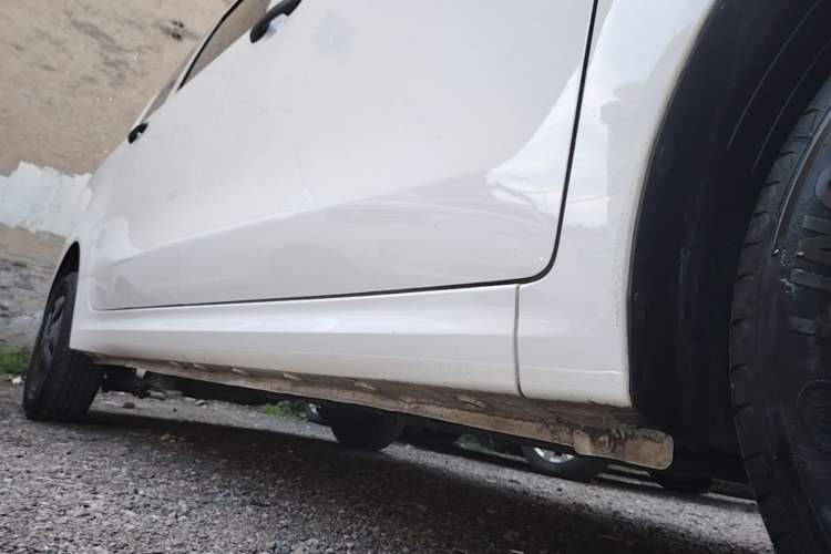 Used Wuling Hongguang New Energy 2024 All-Electric Model 300KM Standard Version Right Side Sill