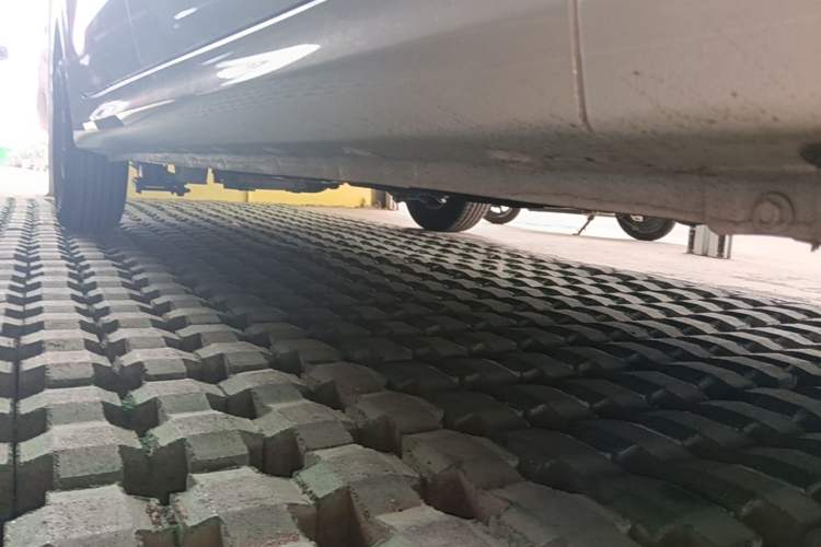 Used Wuling Hongguang New Energy 2024 All-Electric Model 300KM Standard Version Right Side Sill