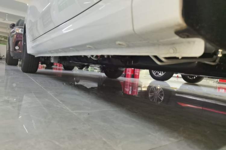Used Wuling Hongguang New Energy 2024 All-Electric Model 300KM Standard Version Right Side Sill