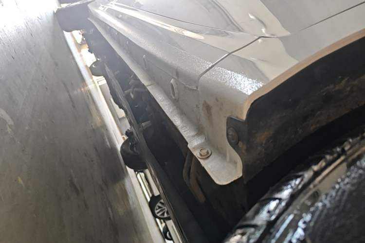 Used Wuling Hongguang New Energy 2024 All-Electric Model 300KM Standard Version Right Side Sill