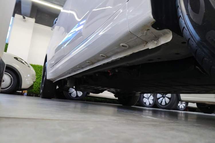 Used Wuling Hongguang New Energy 2024 All-Electric Model 300KM Practical Version Right Side Sill