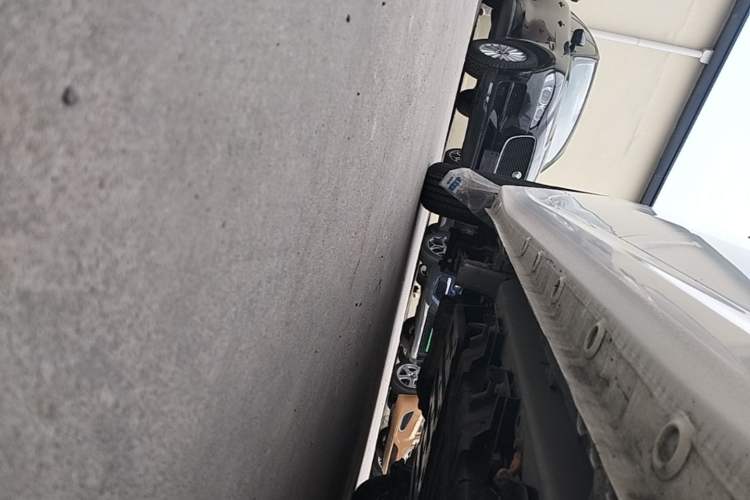 Used Wuling Hongguang New Energy 2024 All-Electric Model 300KM Practical Version Right Side Sill