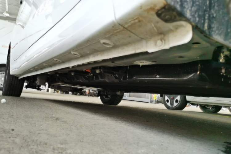 Used Wuling Hongguang New Energy 2024 All-Electric Model 300KM Practical Version Right Side Sill