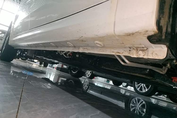 Used Wuling Hongguang New Energy 2024 All-Electric Model 300KM Standard Version Right Side Sill