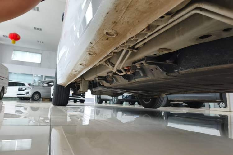 Used Wuling Hongguang New Energy 2024 All-Electric Model 300KM Standard Version Right Side Sill