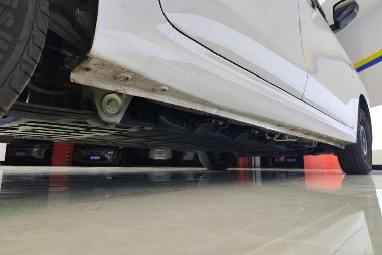 Used Wuling Hongguang New Energy 2024 All-Electric Model 300KM Standard Version Right Side Sill