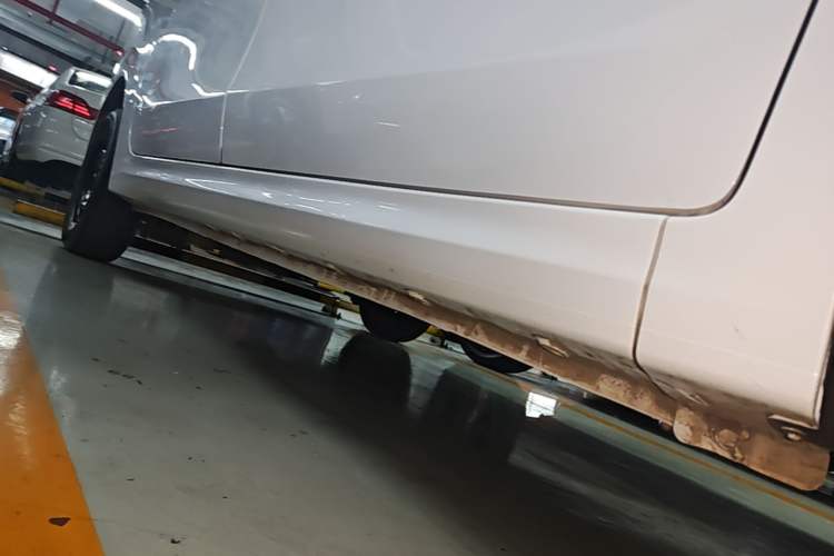 Used Wuling Hongguang New Energy 2024 All-Electric Model 300KM Standard Version Right Side Sill