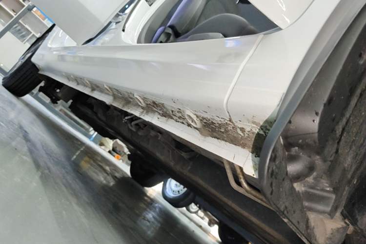 Used Wuling Hongguang New Energy 2024 All-Electric Model 300KM Standard Version Right Side Sill