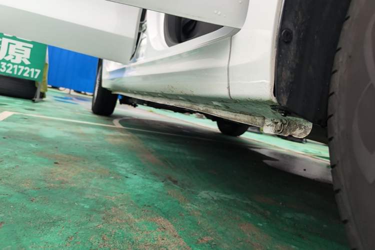 Used Wuling Hongguang New Energy 2024 All-Electric Model 300KM Practical Version Right Side Sill