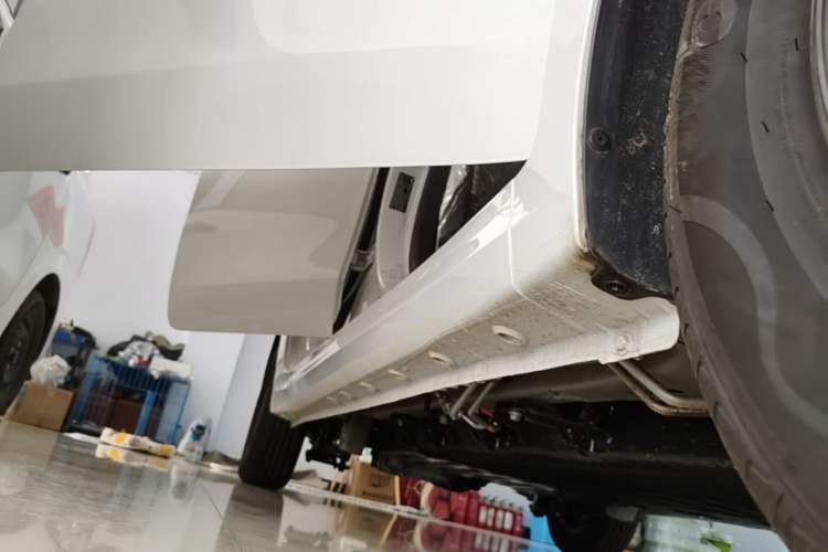 Used Wuling Hongguang New Energy 2024 All-Electric Model 300KM Standard Version Right Side Sill