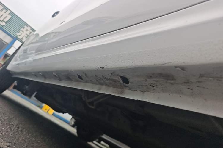 Used Wuling Hongguang New Energy 2024 All-Electric Model 300KM Standard Version Right Side Sill