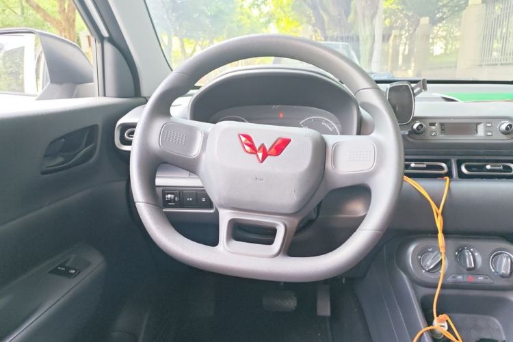 Used Wuling Hongguang New Energy 2024 All-Electric Model 300KM Practical Version Steering Wheel