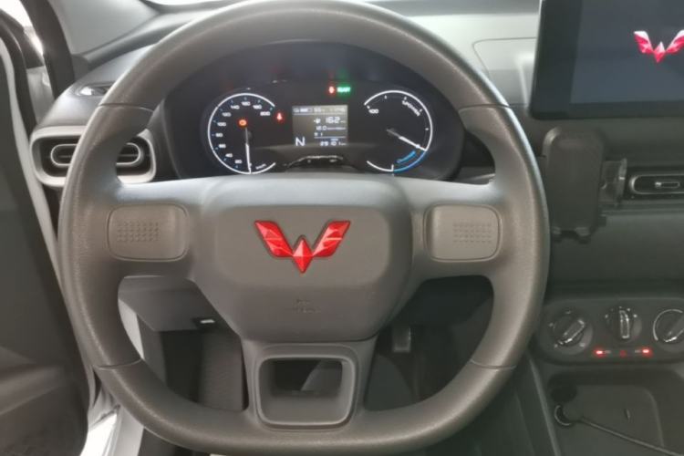 Used Wuling Hongguang New Energy 2024 All-Electric Model 300KM Standard Version Steering Wheel