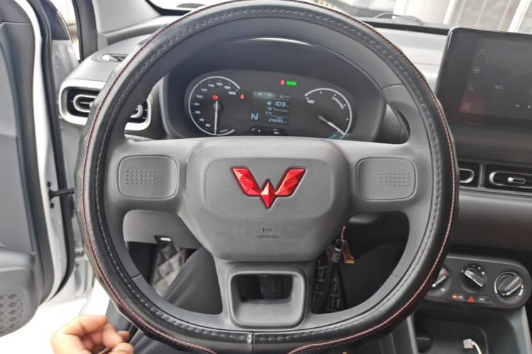Used Wuling Hongguang New Energy 2024 All-Electric Model 300KM Standard Version Steering Wheel