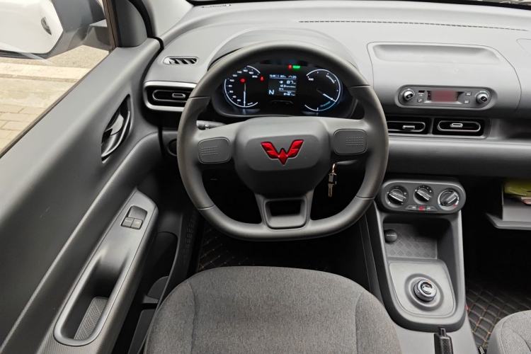 Used Wuling Hongguang New Energy 2024 All-Electric Model 300KM Practical Version Steering Wheel