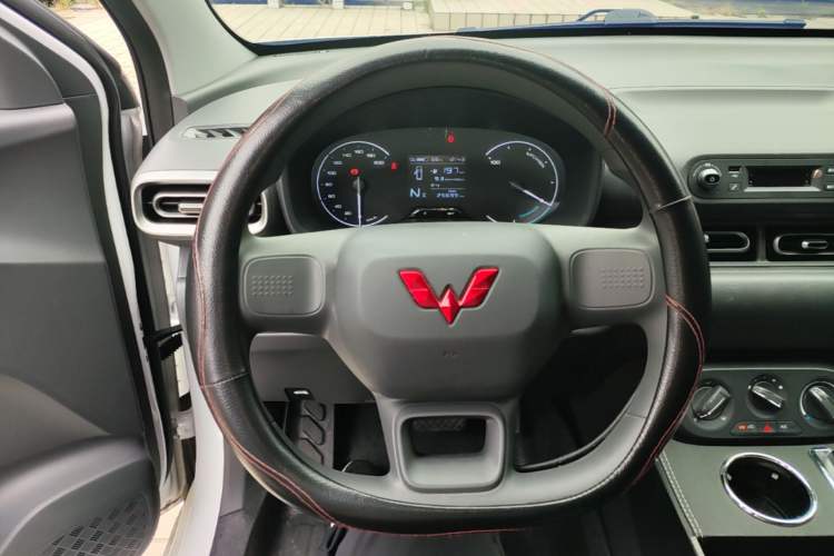 Used Wuling Hongguang New Energy 2024 All-Electric Model 300KM Practical Version Steering Wheel