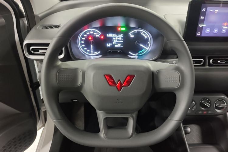 Used Wuling Hongguang New Energy 2024 All-Electric Model 300KM Standard Version Steering Wheel