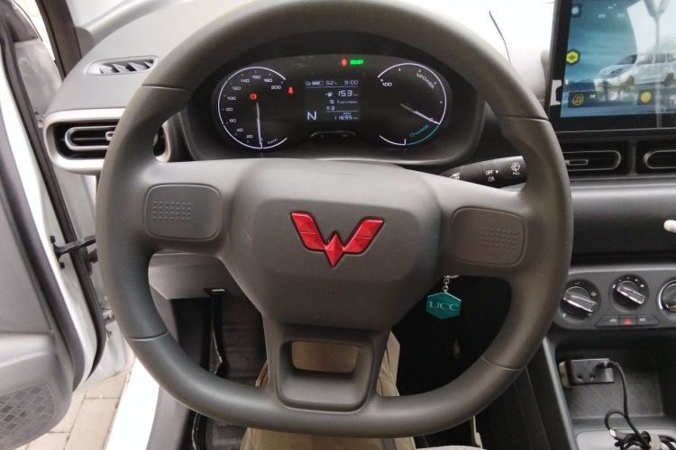 Used Wuling Hongguang New Energy 2024 All-Electric Model 300KM Practical Version Steering Wheel