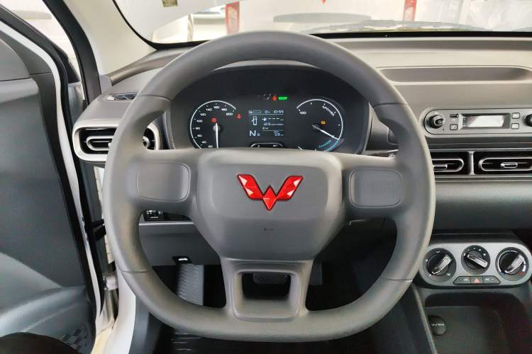 Used Wuling Hongguang New Energy 2024 All-Electric Model 300KM Practical Version Steering Wheel