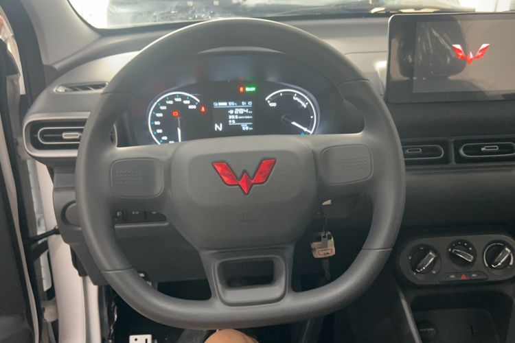 Used Wuling Hongguang New Energy 2024 All-Electric Model 300KM Standard Version Steering Wheel