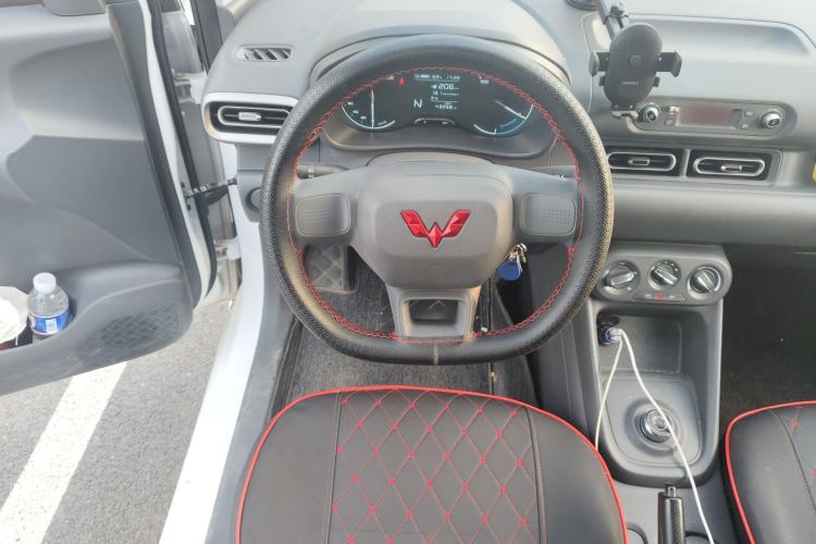 Used Wuling Hongguang New Energy 2024 All-Electric Model 300KM Practical Version Steering Wheel