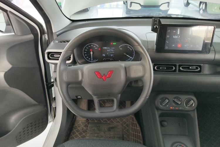 Used Wuling Hongguang New Energy 2024 All-Electric Model 300KM Standard Version Steering Wheel