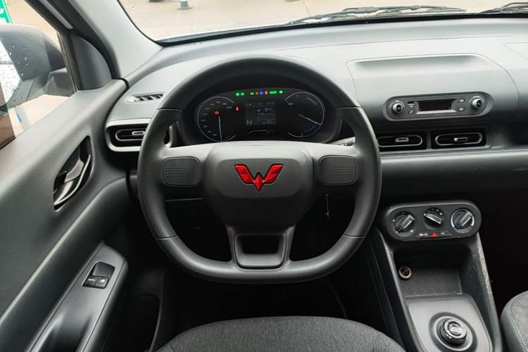 Used Wuling Hongguang New Energy 2024 All-Electric Model 300KM Practical Version Steering Wheel