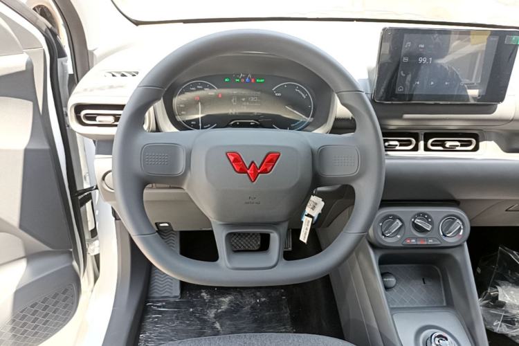 Used Wuling Hongguang New Energy 2024 All-Electric Model 300KM Standard Version Steering Wheel