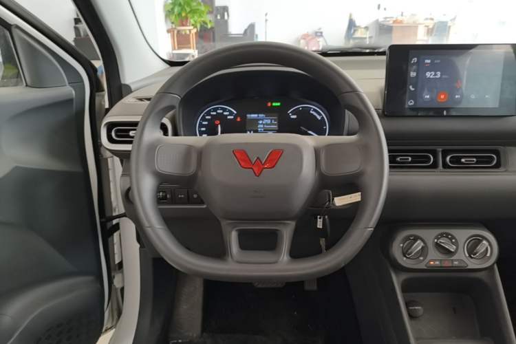 Used Wuling Hongguang New Energy 2024 All-Electric Model 300KM Standard Version Steering Wheel
