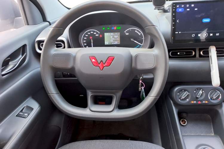 Used Wuling Hongguang New Energy 2024 All-Electric Model 300KM Practical Version Steering Wheel